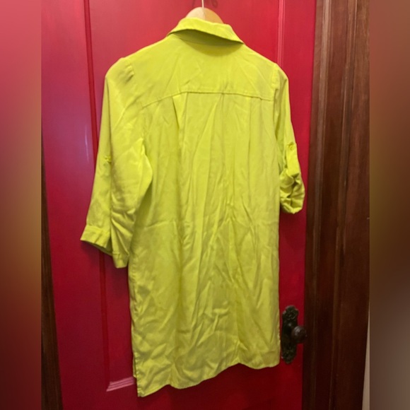 Milly 100% silk button up shirt in neon green/chartreuse - Picture 2 of 6
